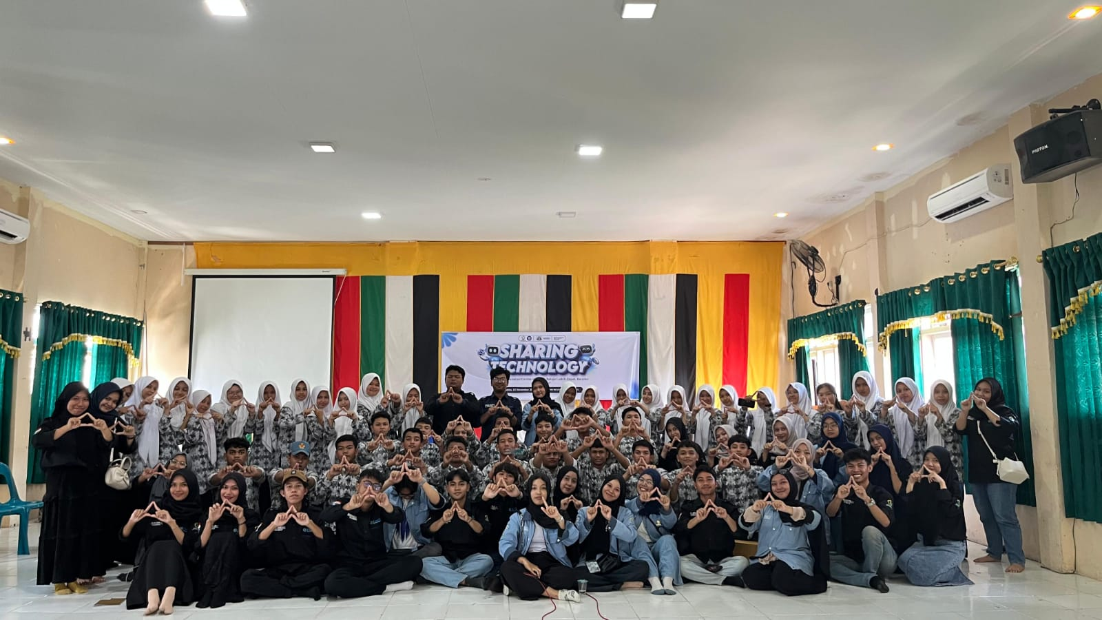 Generasi AI: HIMASI UNIMAL Kenalkan Teknologi ke Siswa SMA Negeri 1 Lhokseumawe